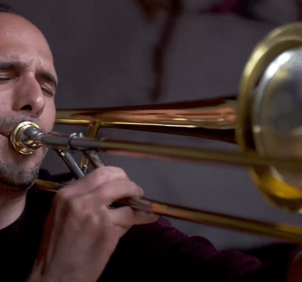 Román Sanchéz Alonso, masterstudent klassieke muziek. Film still uit de video.