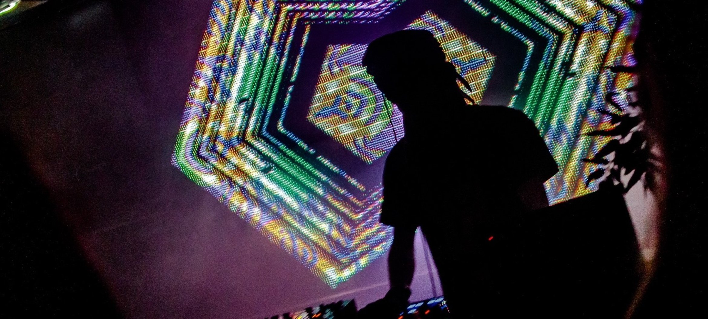 Enschede Lights Up: Kes, Fentom &amp; VJ Caro