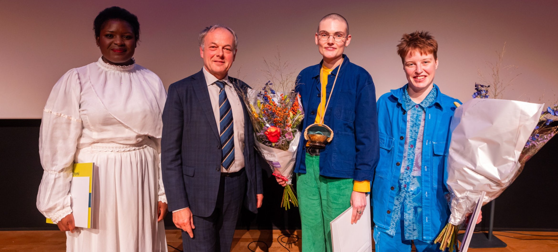 Marieke Polderdijk (second from the right) was presented with the Gelderse Bokaal 2023 by Henri Lenferink, King&#039;s Commissioner and chair of the Gelderland Culture Fund. To his left is Veronique Efomi. To his right is Moni Zwitserloot. © Marco Scheurink
