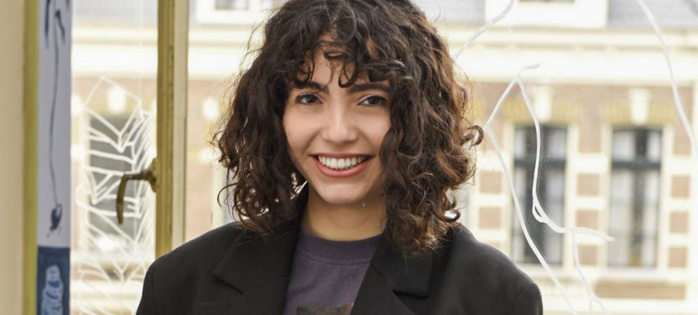Irem Biter, masterstudent Interieurarchitectuur. Lees het verhaal over haar bijzondere afstudeeronderzoek naar de beleving van Turke queer migranten in de #finalsfriday van deze week.