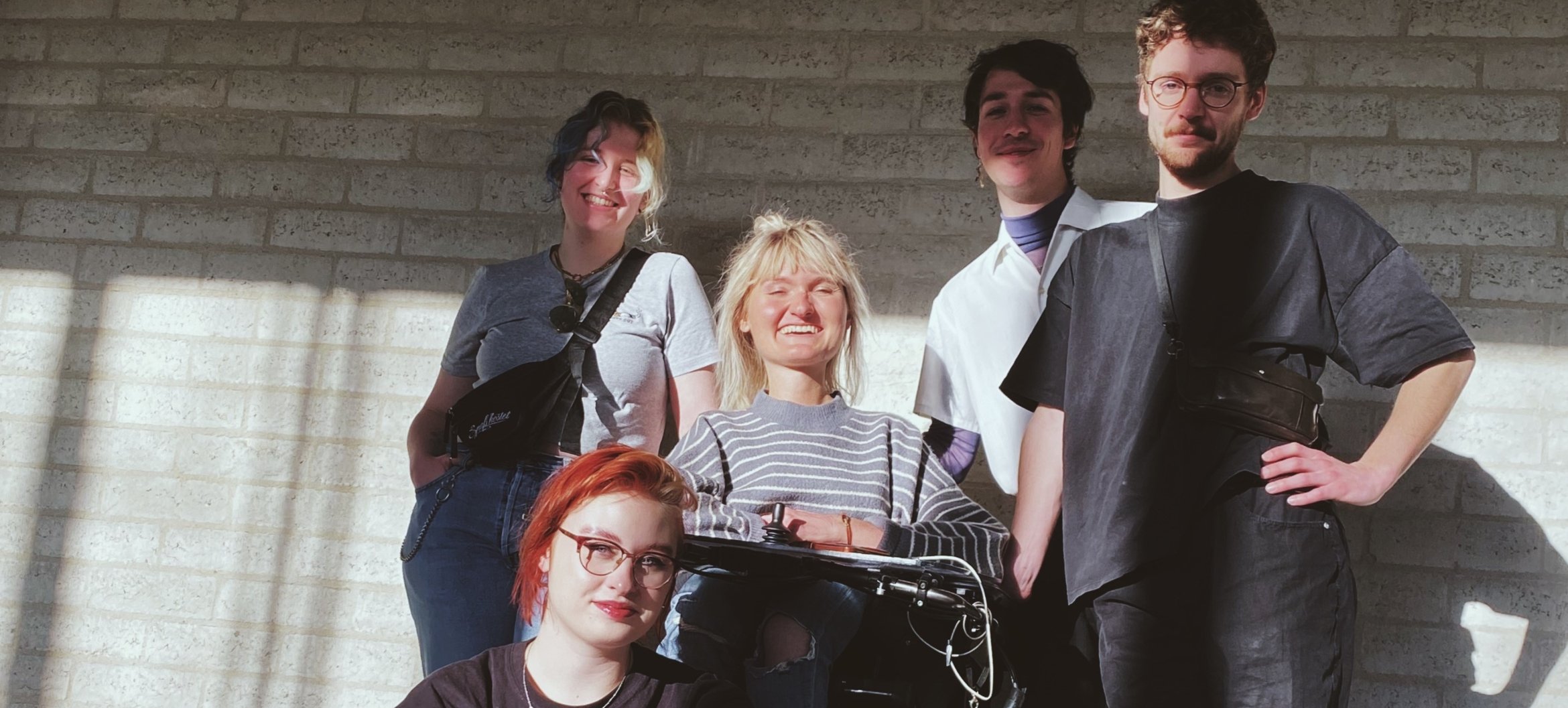 The initiators of GrensFrequentie. Nina de Leeuw, Puck Finkers, Silke Veld, Sam de Laat, Rimme Rutten