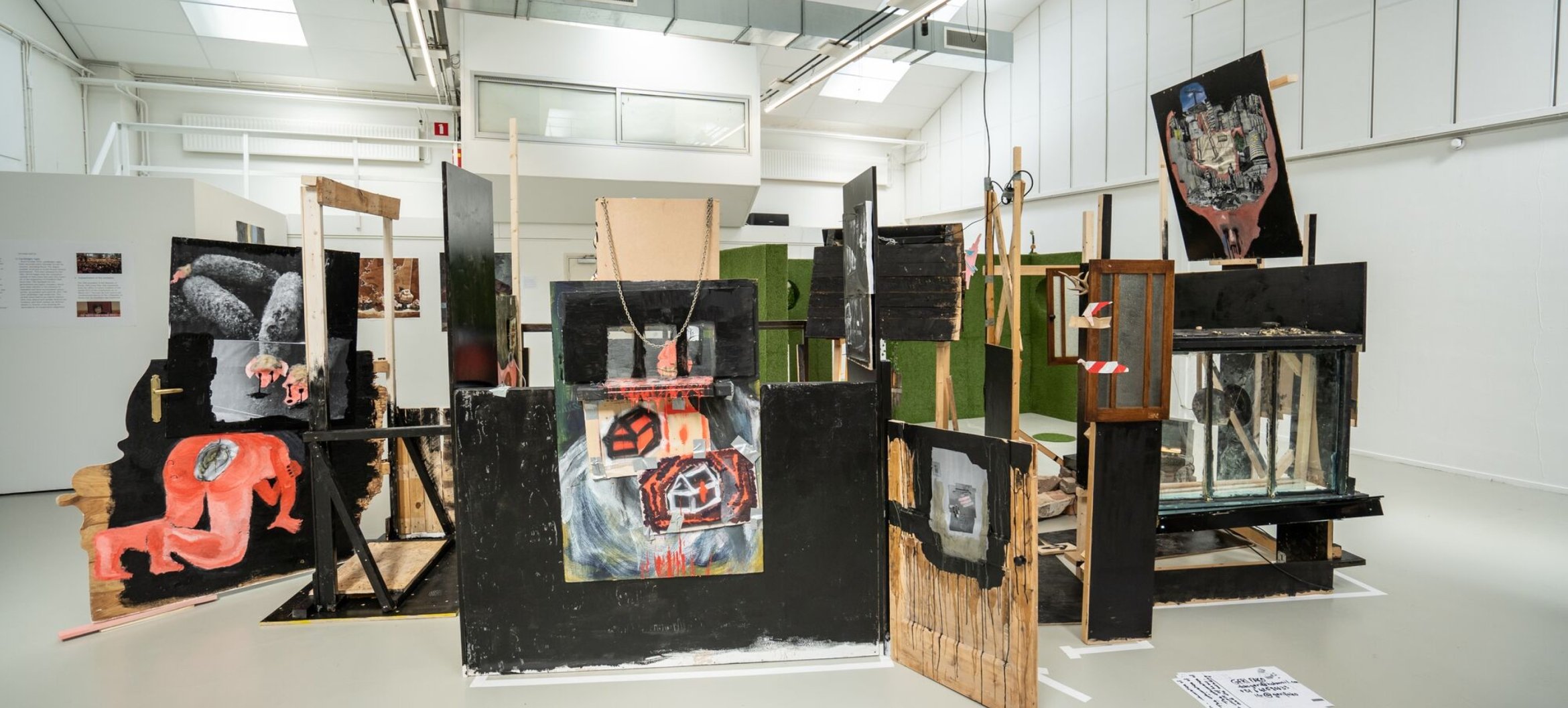 Geri Fako, installatie tijdens finals, foto door Isabelle Renate la Poutré