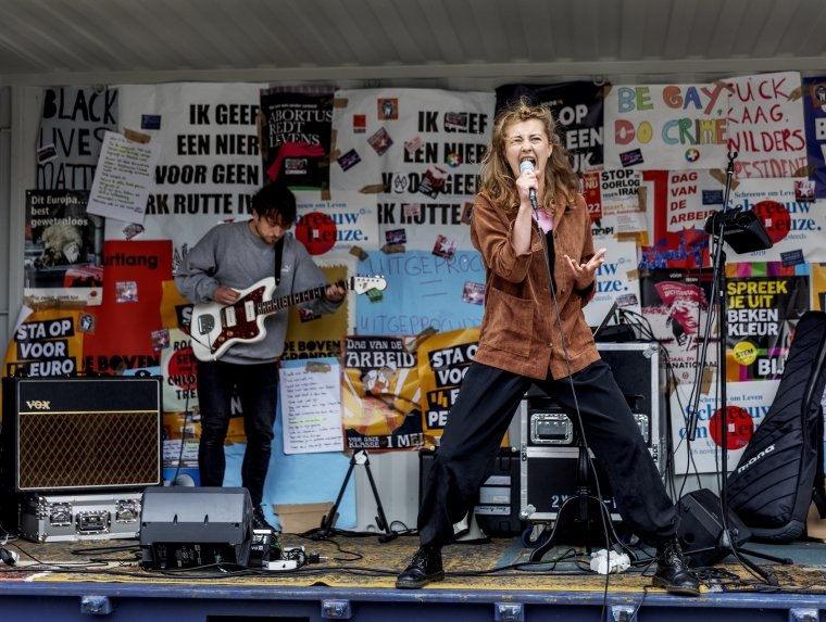 Anne Reitsma during her performance at Over het IJ Festival.