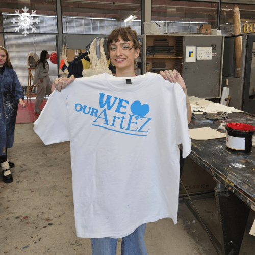 Een uniek, handgemaakt t-shirt van Fashion Design-studenten
