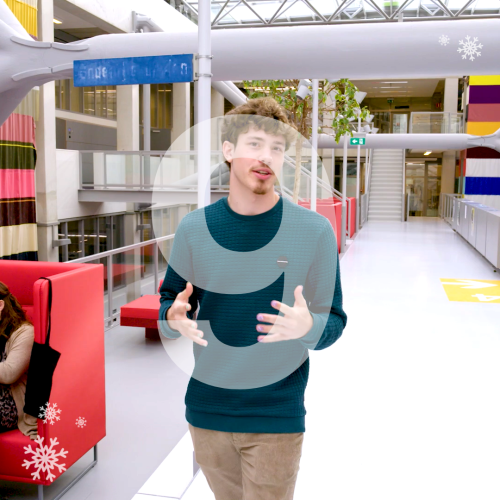 Student Mark Kunst leidt je rond in het Theatrium