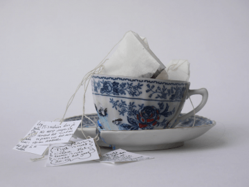 A Tea Party with Broken Teacups, Caro de Feijter (oud-student iMAE ArtEZ)